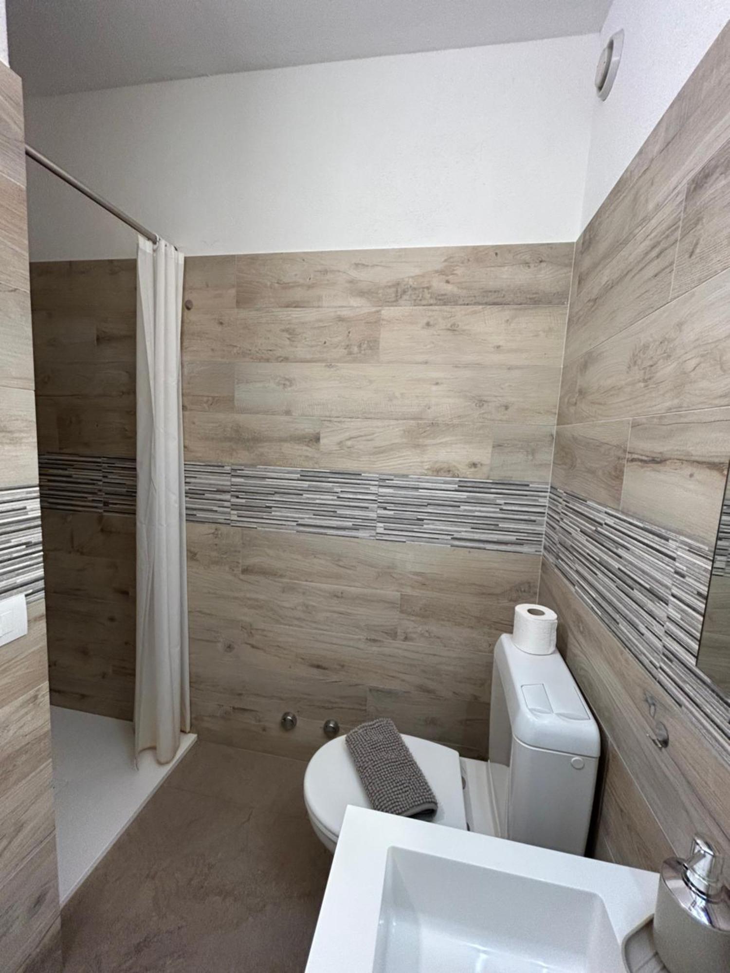 *Veranda'S Rooms* - Free Parking In Central Lugano Luaran gambar